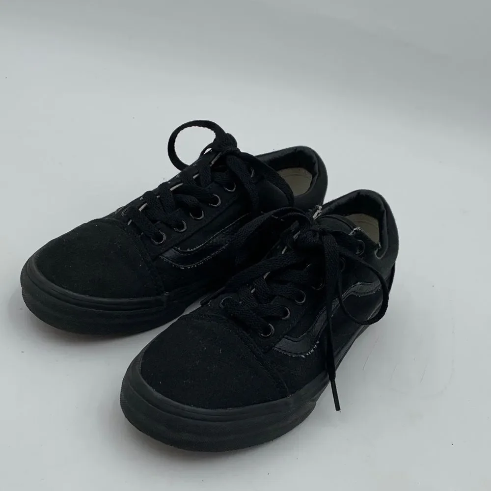 Vans Classic All-Black Low-Top Sneakers | Men’s Size 5 | Skate & Casual Shoes